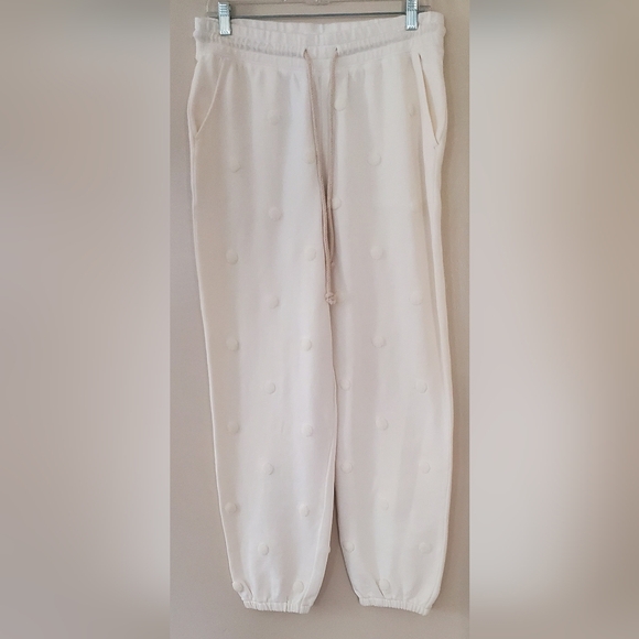 Lou & Grey Pants - Lou & Grey Cream Polka Dot Embroidered jogger pants‎ with pockets Size Medium
